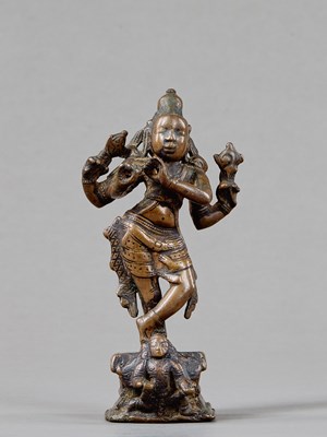 Lot 408 - KRISHNA PLAYING THE FLUTE BRONZE INDIA 16TH CENTURY