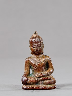 Lot 183 - SMALL SEATED BUDDHA BURMA (MYANMAR), KONBAUNG PERIOD, 18TH CENTURY