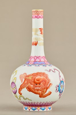 Lot 307 - FAMILLE ROSE GARLIC-NECK VASE WITH BUDDHIST LIONS AND JEWELS , CHINA YONGZHENG MARK