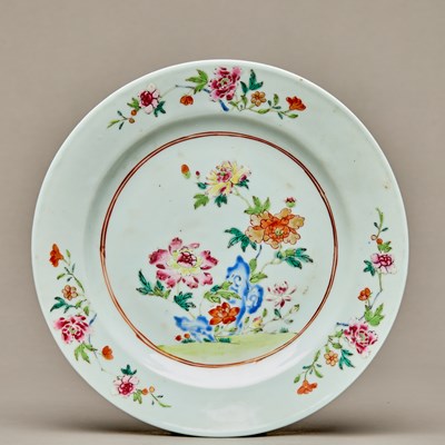 Lot 295 - FAMILLE ROSE FLORAL PLATE, QIANLONG PERIOD (1736–1795)