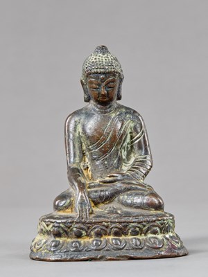 Lot 202 - SEATED BRONZE FIGURE OF SHAKYAMUNI BUDDHA IN BHUMISPARSA MUDRA, CHINA, QING DYNASTY (1644–1911)