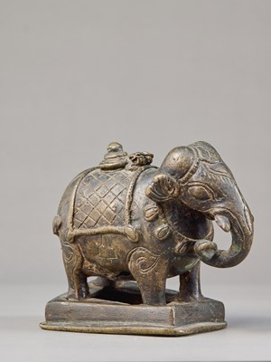 Lot 324 - INK POT IN ELEPHANT SHAPE BRONZE INDIA 18TH CENTURY